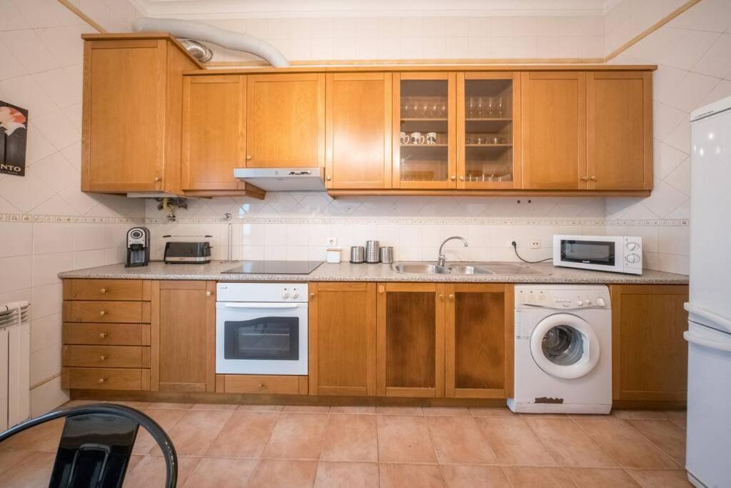 Beautiful Apartment Near The Center Of Лісабон Екстер'єр фото