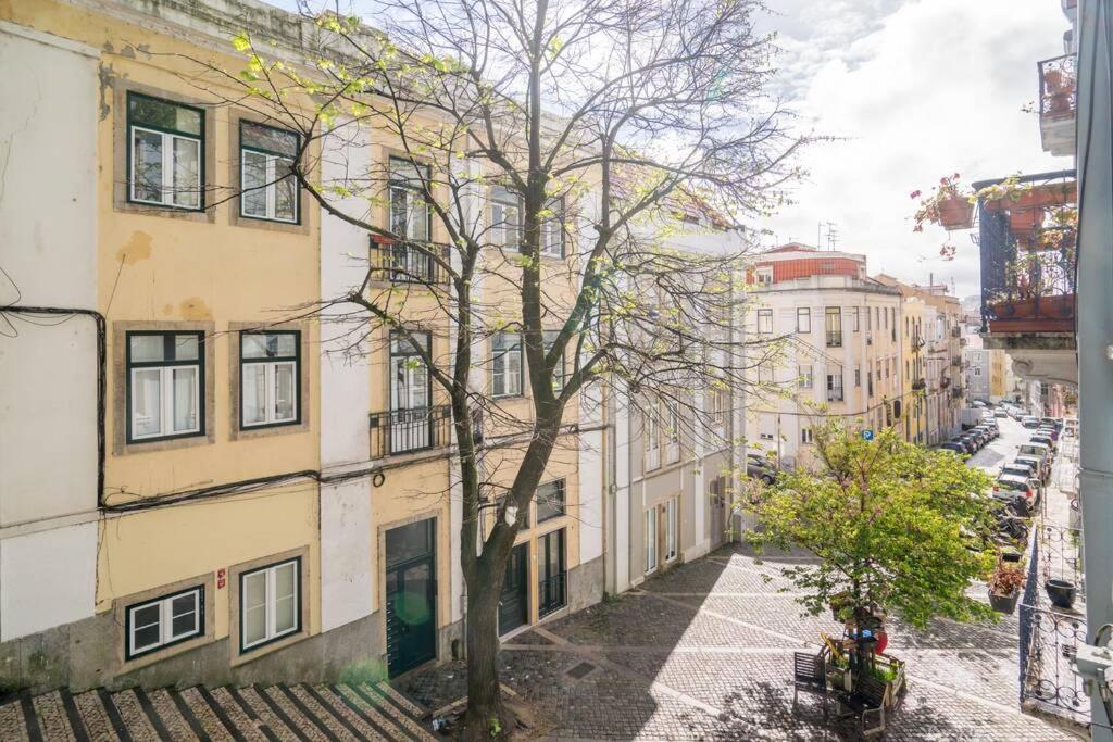Beautiful Apartment Near The Center Of Лісабон Екстер'єр фото